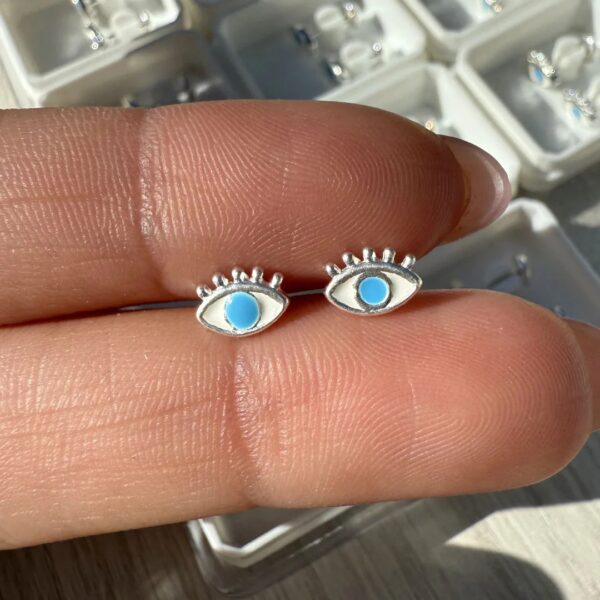 Abridor ojito esmaltado blanco centro celeste