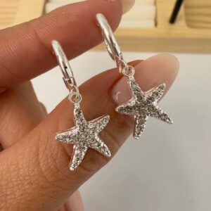 Argollas + dijes estrellas  piedrita blanca