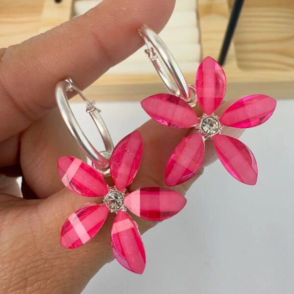 Argollas flor fluxia-fucsia