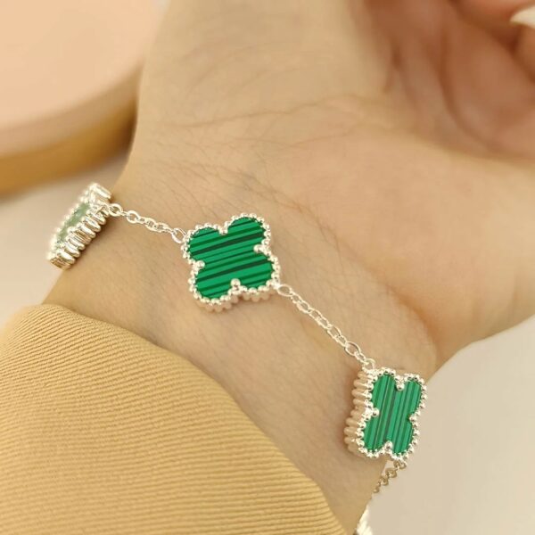 Pulsera treboles- verde detalles negros