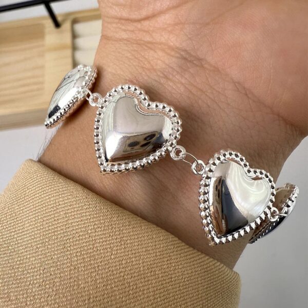 Pulsera corazones inflados con bordes textura