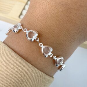 Pulsera gerie corazones con `piedra blanca