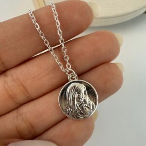 Collar virgen maría con el niño jesus