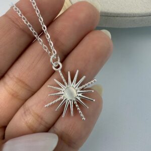 Collar dije sol- piedra blanca