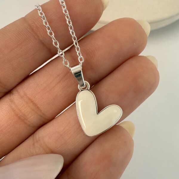 Collar corazón blanco