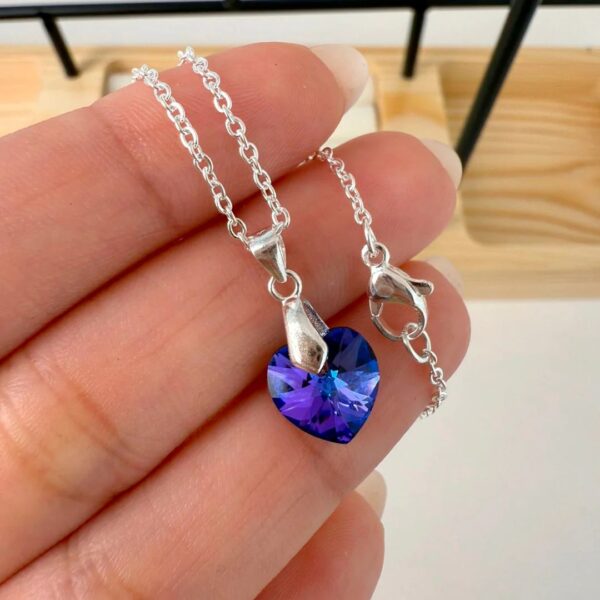 Collar corazón azul-violeta