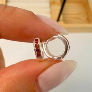 Argollita mini  con cubic rojo