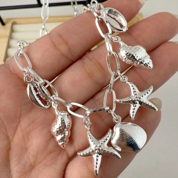 Collar gish- ostras y estrellas de mar