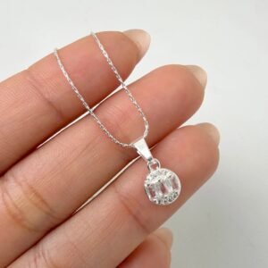 COLLAR QUIM- PIEDRITAS BLANCOS . CON ALARGUE